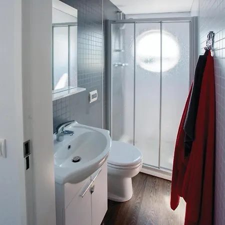 Botel Aquacabin 4*