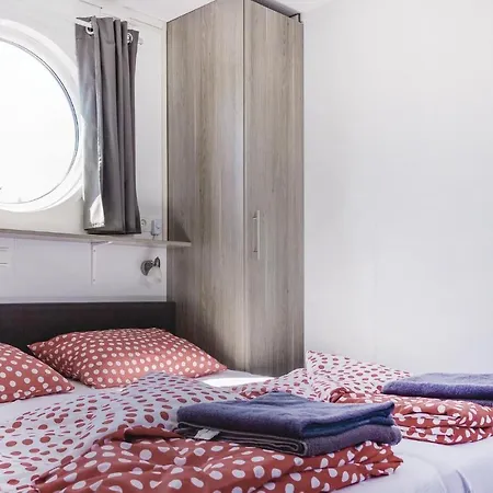 Aquacabin Hotel en barco 4*